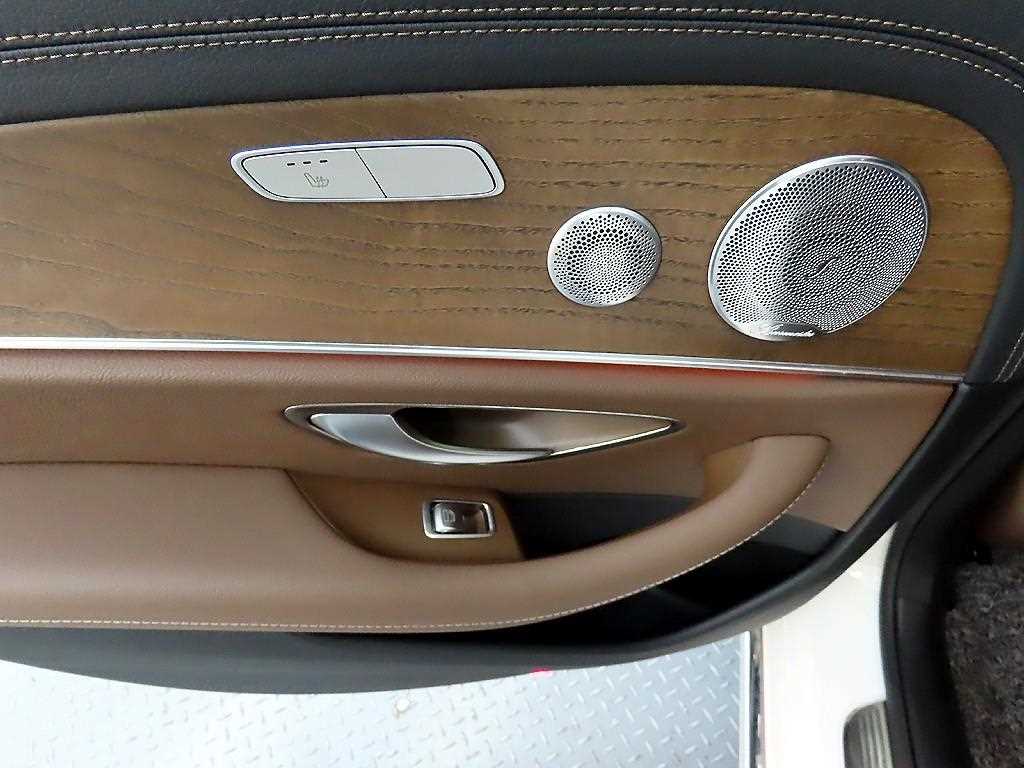 Mercedes Benz E class - Vista 12