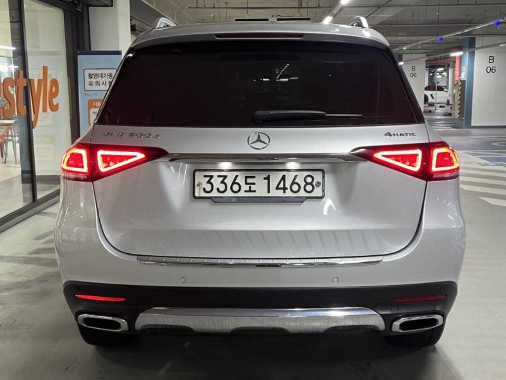 Mercedes Benz GLE Class - Vista 5