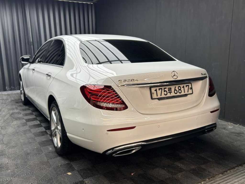 Mercedes Benz E class - Vista 3