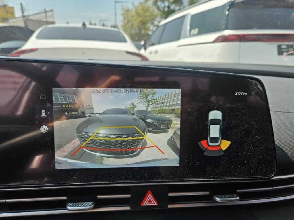 HYUNDAI Avante - Vista 10