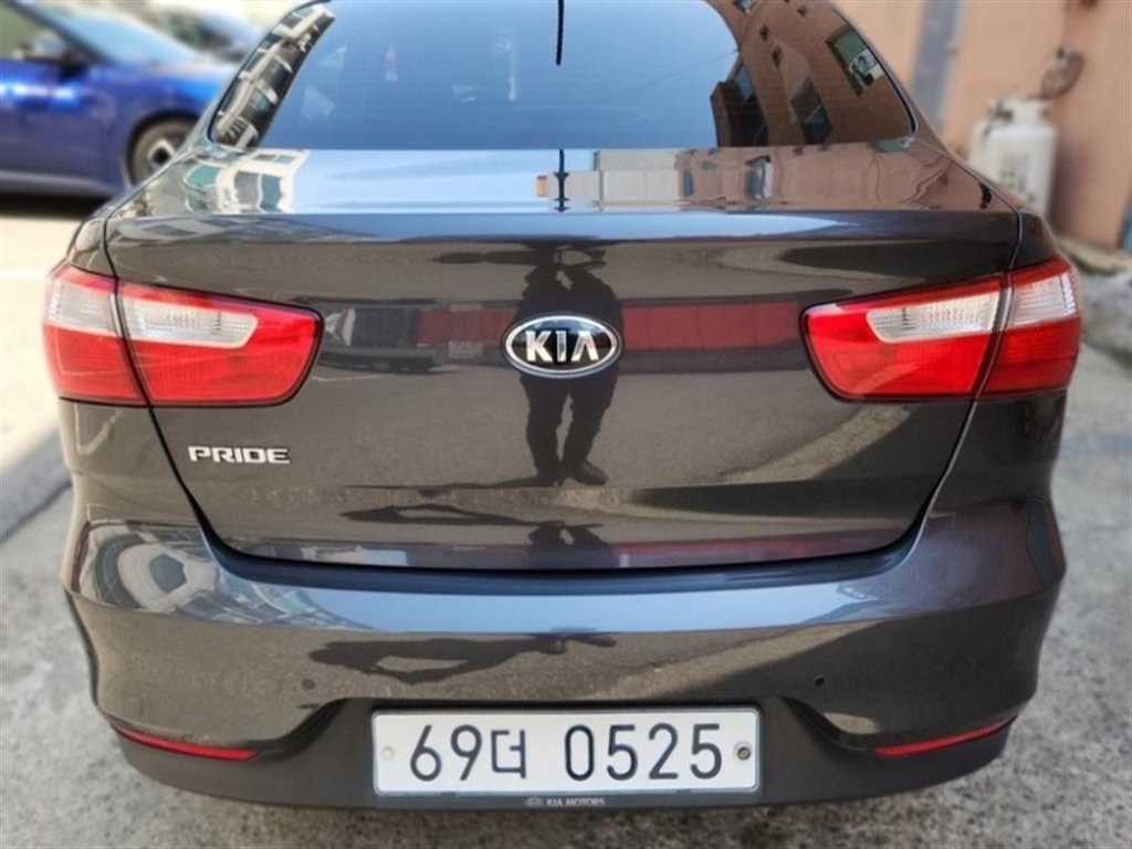 KIA Pride - Vista 2