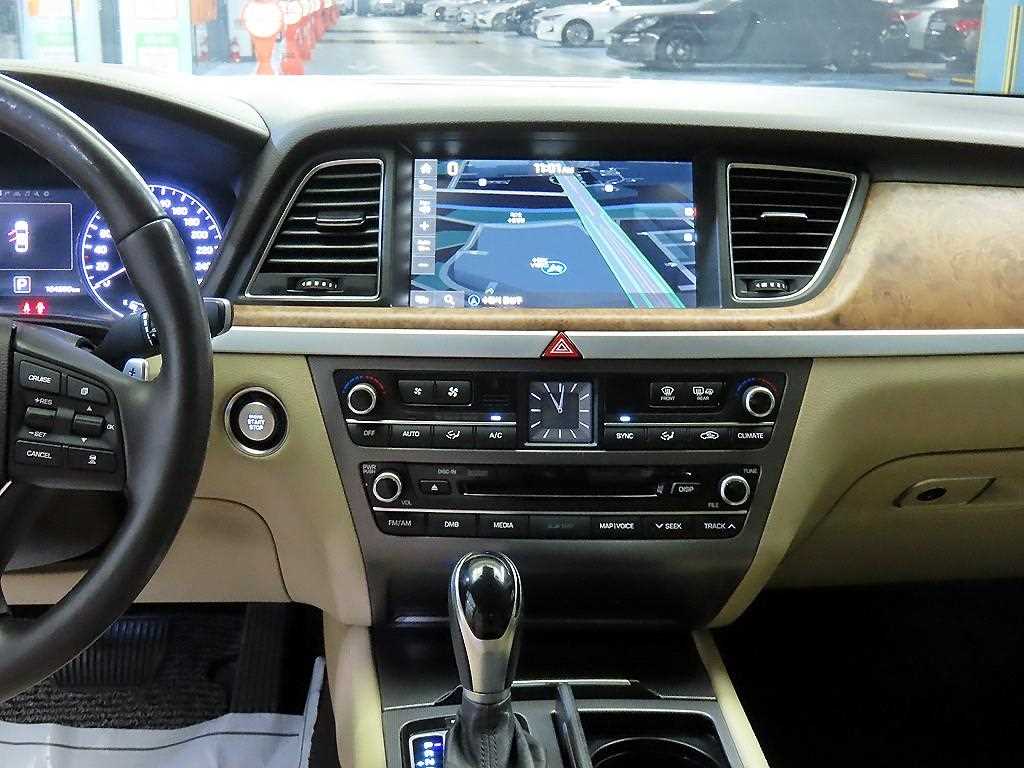 HYUNDAI Genesis - Vista 11