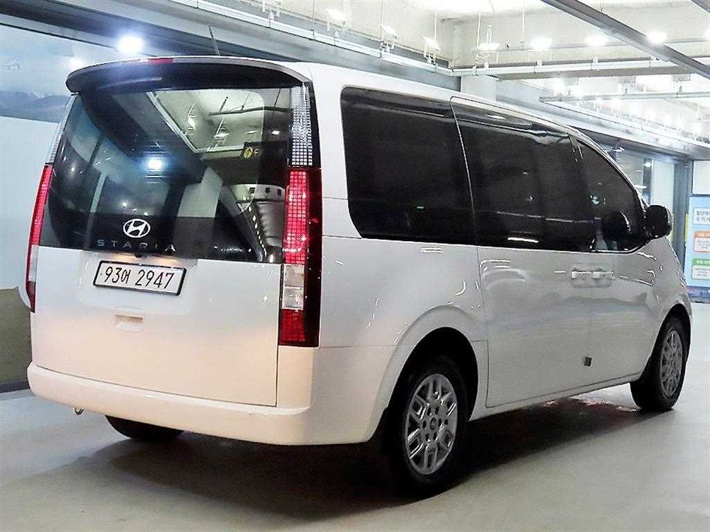 HYUNDAI Staria - Vista 4