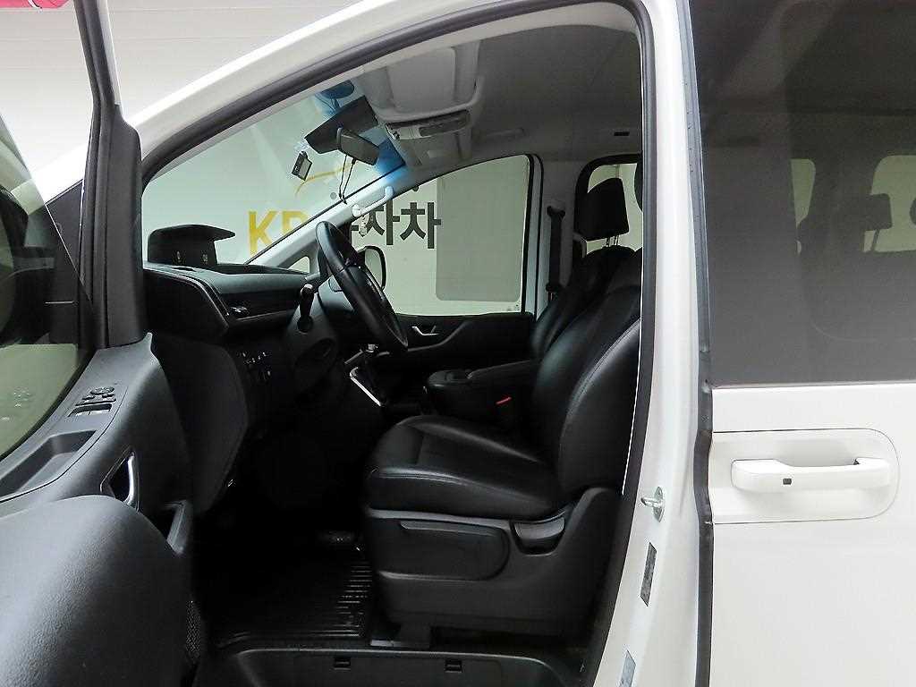 HYUNDAI Staria - Vista 12