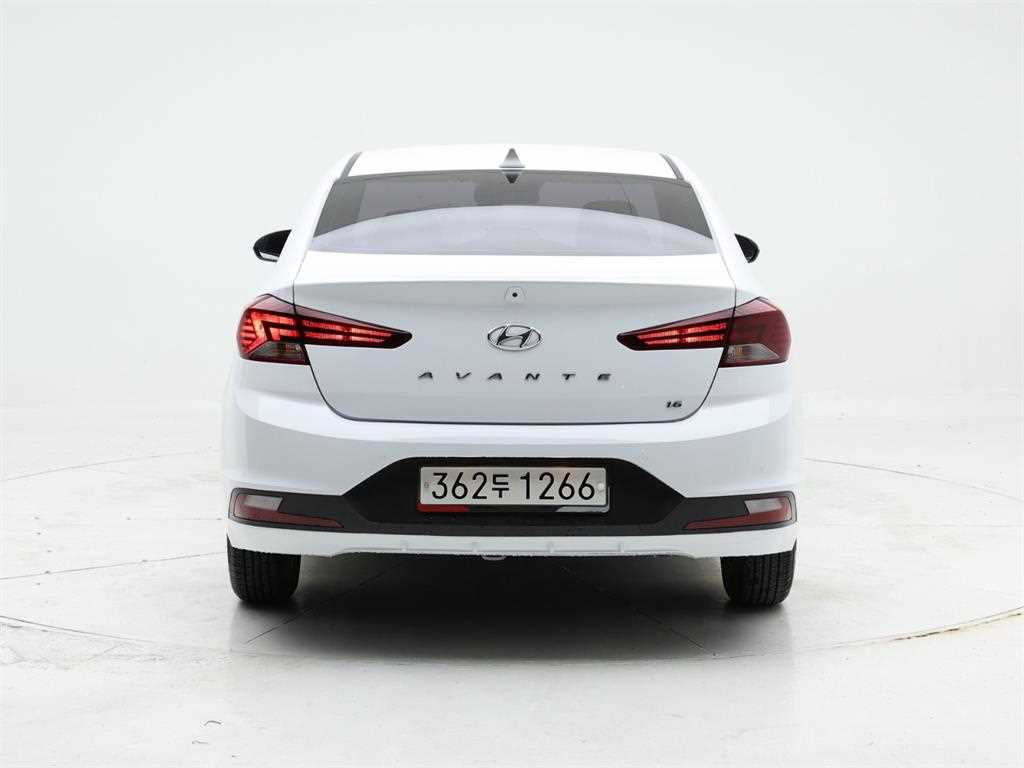 HYUNDAI Avante - Vista 5