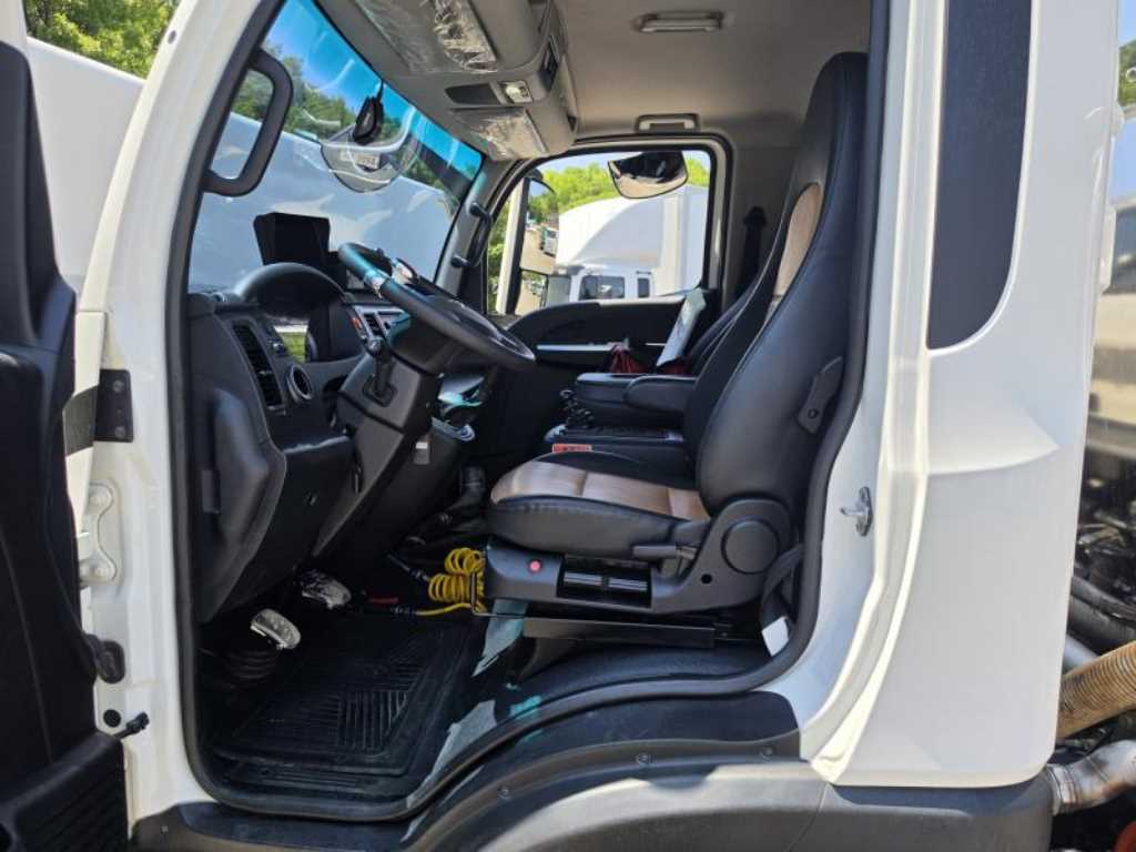 medium and large cargo Rory - Vista 11