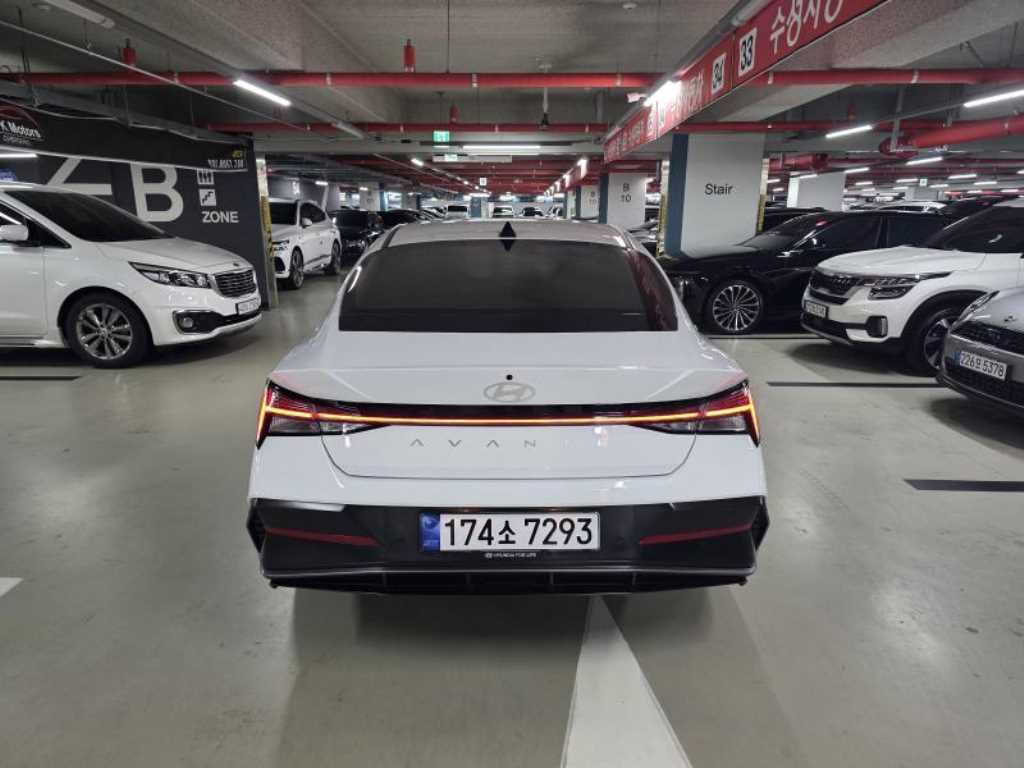 HYUNDAI Avante - Vista 5
