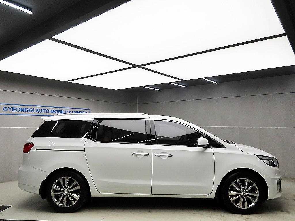 KIA Carnival - Vista 2