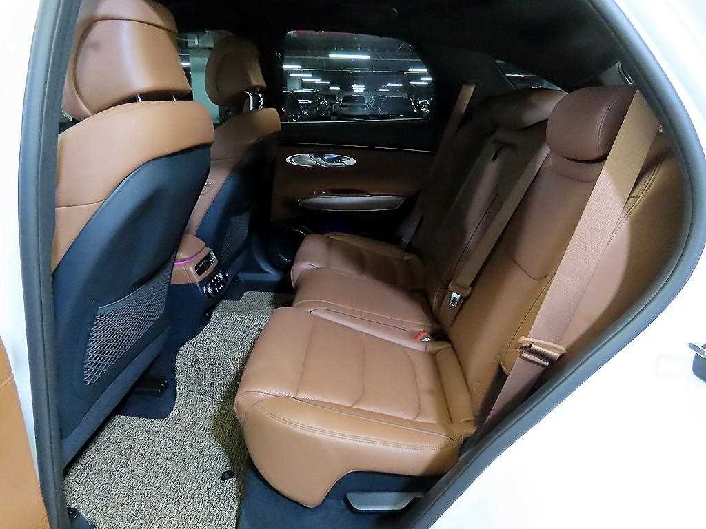 Genesis GV70 - Vista 7