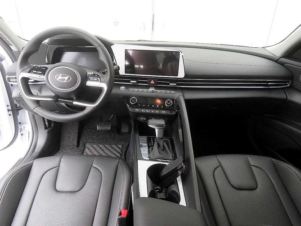 HYUNDAI Avante - Vista 7