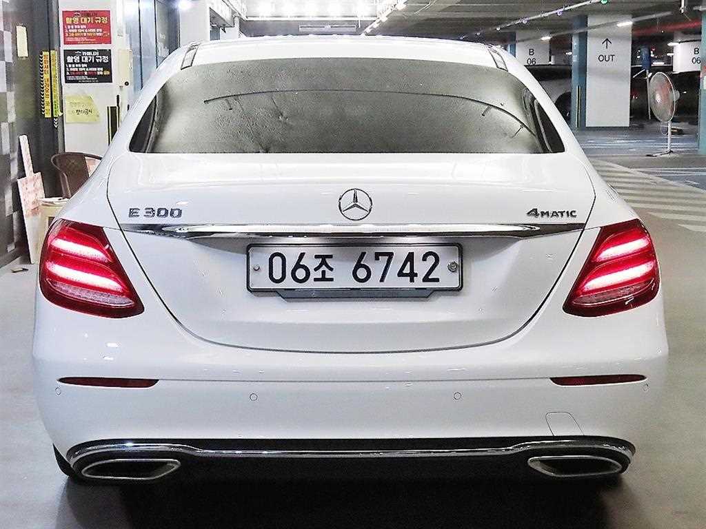 Mercedes Benz E class - Vista 5