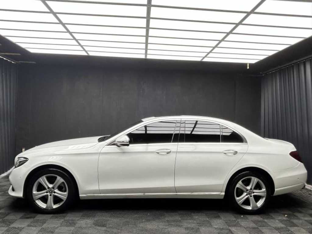 Mercedes Benz E class - Vista 2