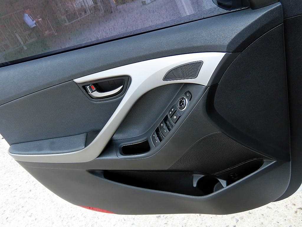 HYUNDAI Avante - Vista 11