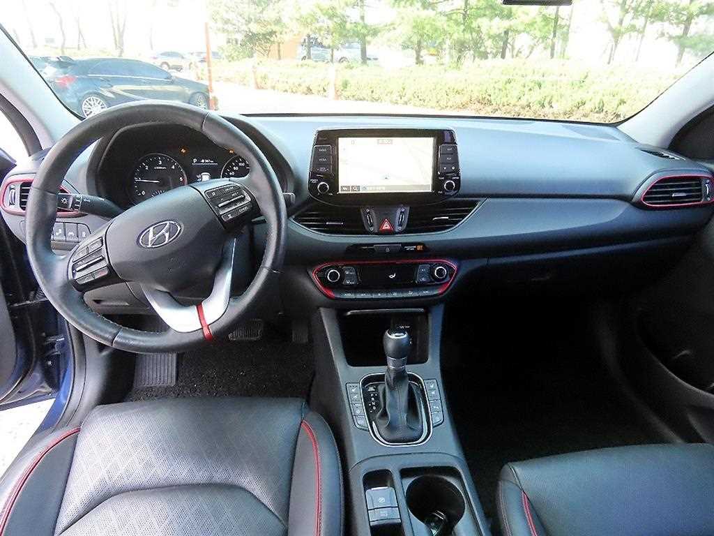 HYUNDAI i30 - Vista 7