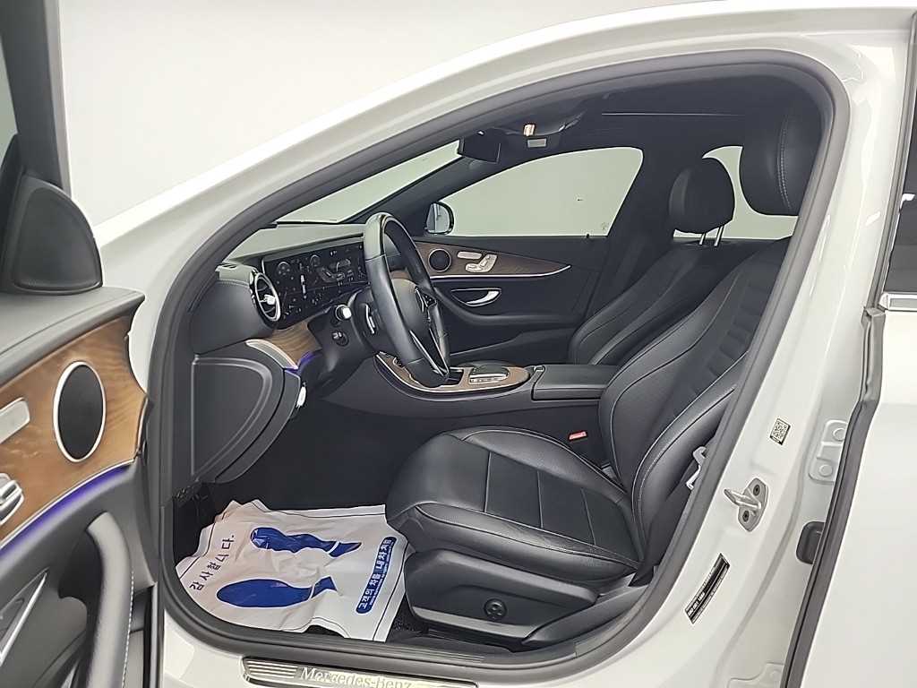 Mercedes Benz E class - Vista 11