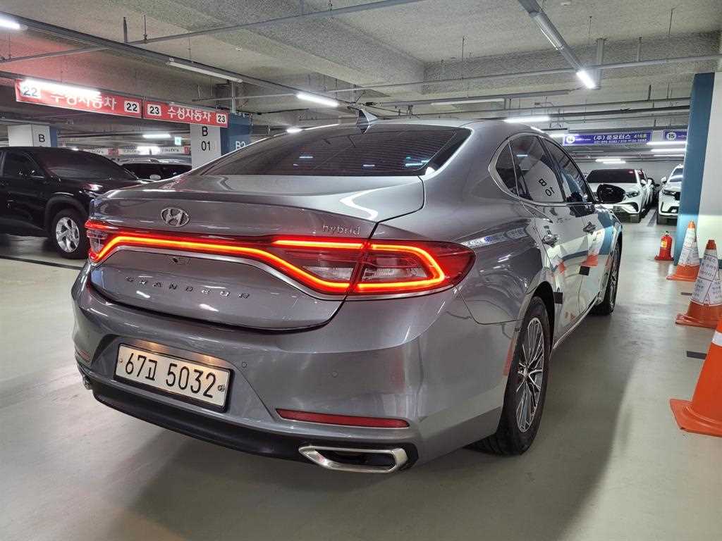 HYUNDAI Grandeur - Vista 3