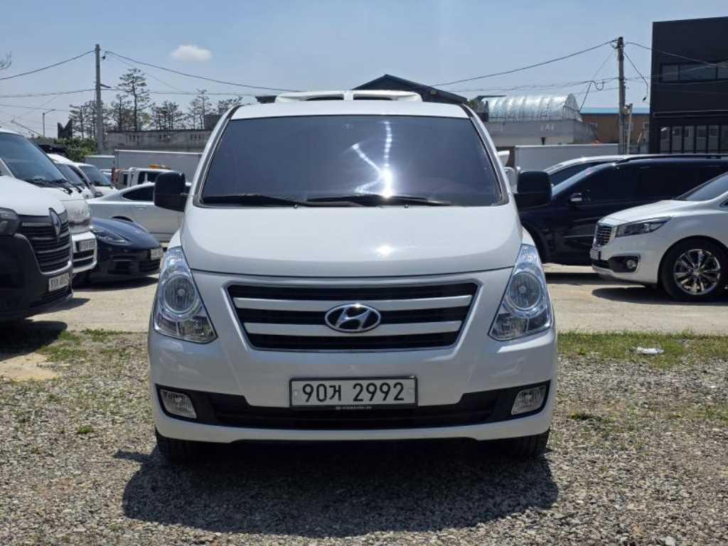 HYUNDAI Starex - Vista 2