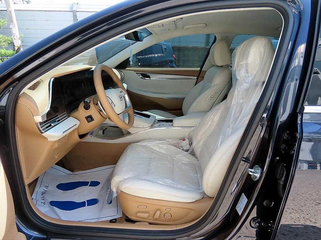 HYUNDAI Grandeur - Vista 5