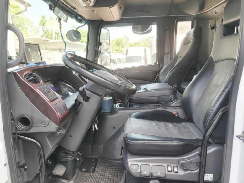 medium and large cargo truck - Vista 12
