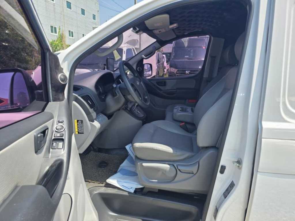 HYUNDAI Starex - Vista 5
