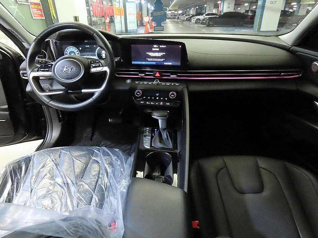 HYUNDAI Avante - Vista 10
