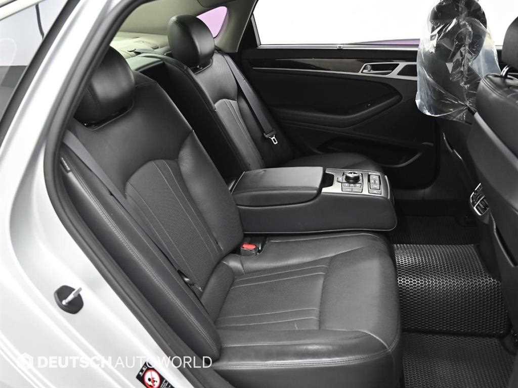 HYUNDAI Genesis - Vista 12