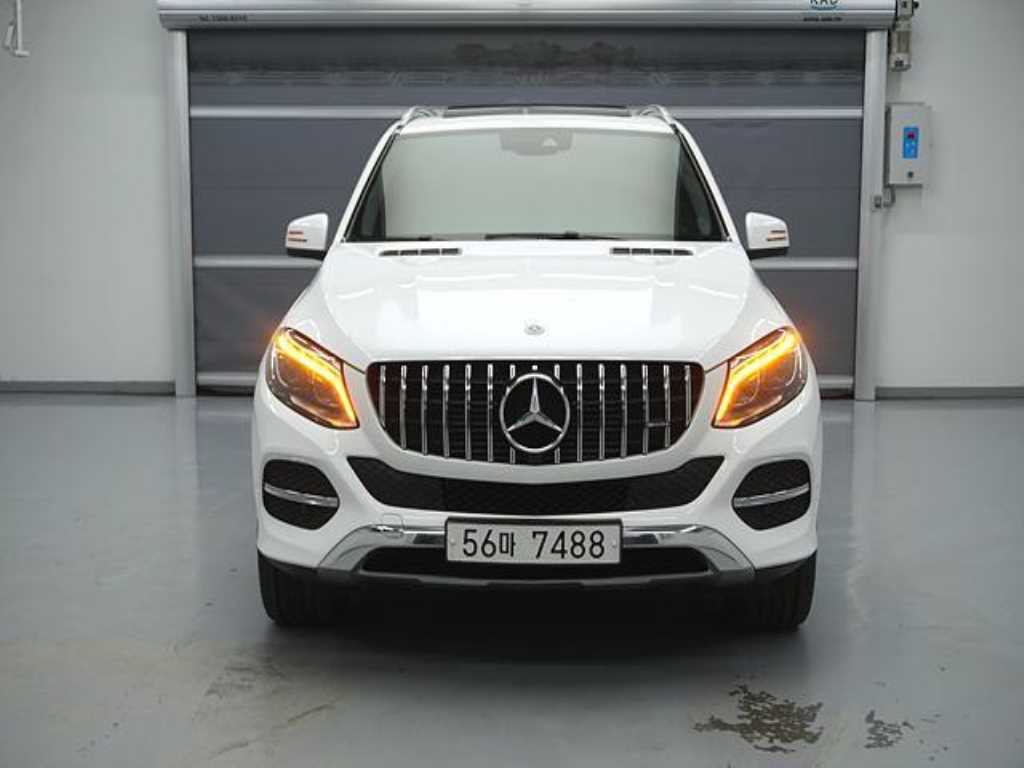 Mercedes Benz GLE Class - Vista 2