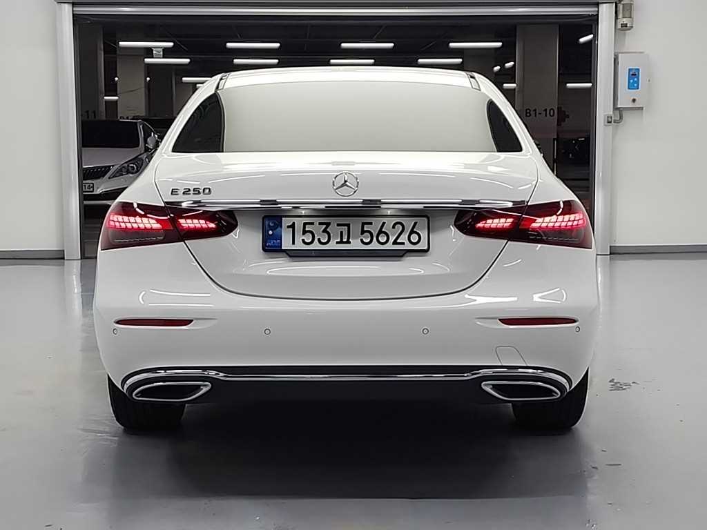 Mercedes Benz E class - Vista 3