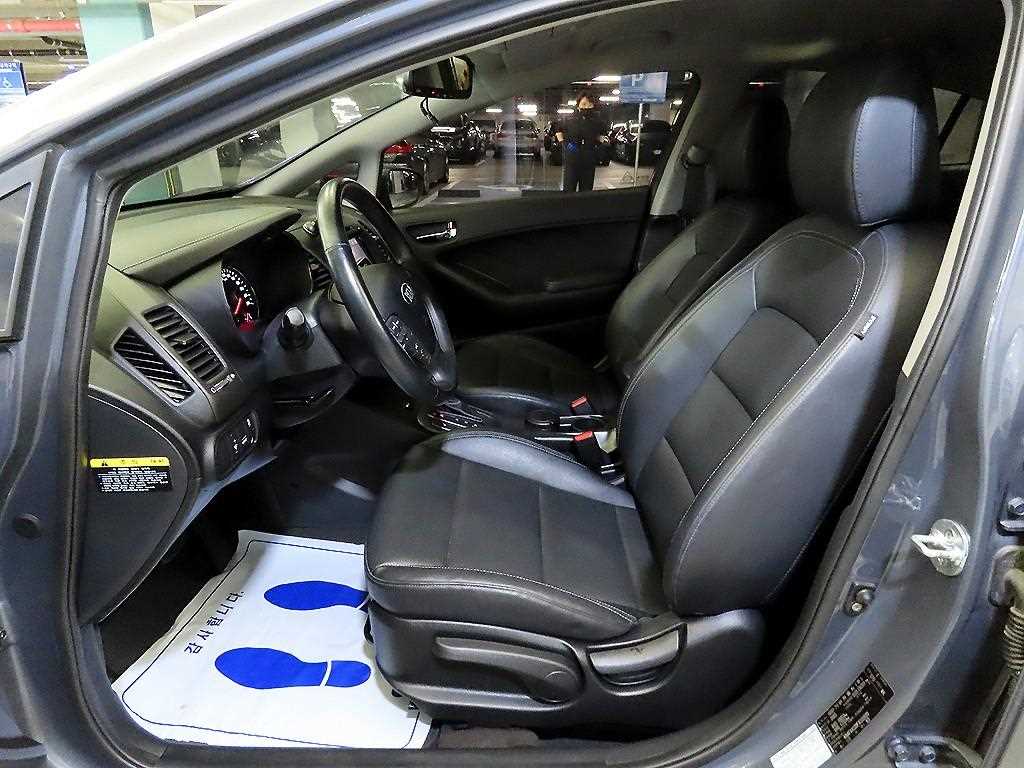 KIA K3 - Vista 6