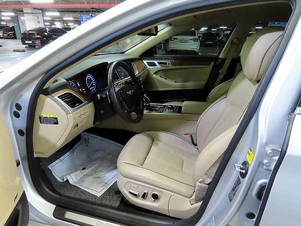HYUNDAI Genesis - Vista 6