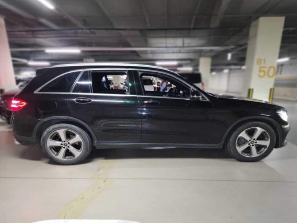 Mercedes Benz GLC Class - Vista 3