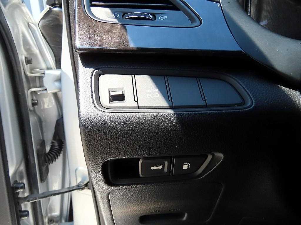 HYUNDAI Grandeur - Vista 12