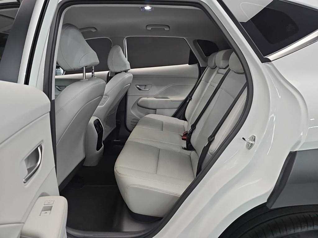 HYUNDAI Kona - Vista 12
