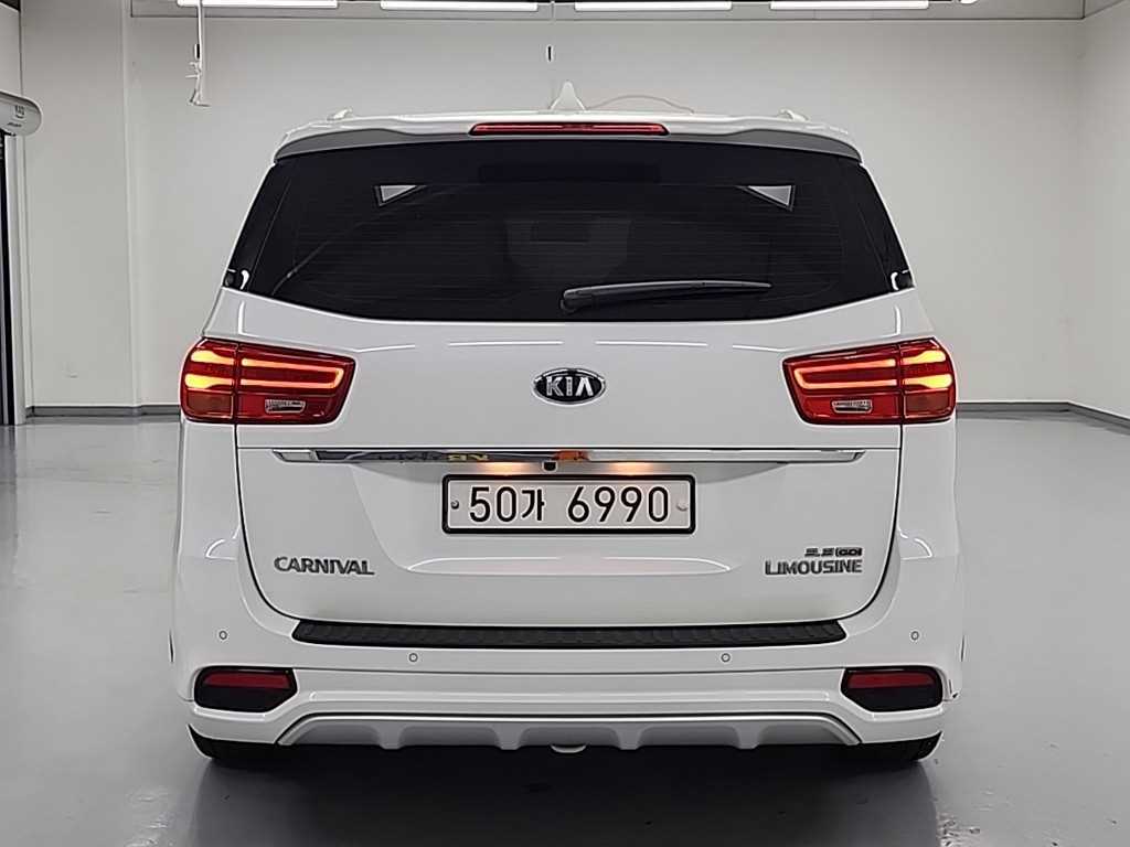 KIA Carnival - Vista 3
