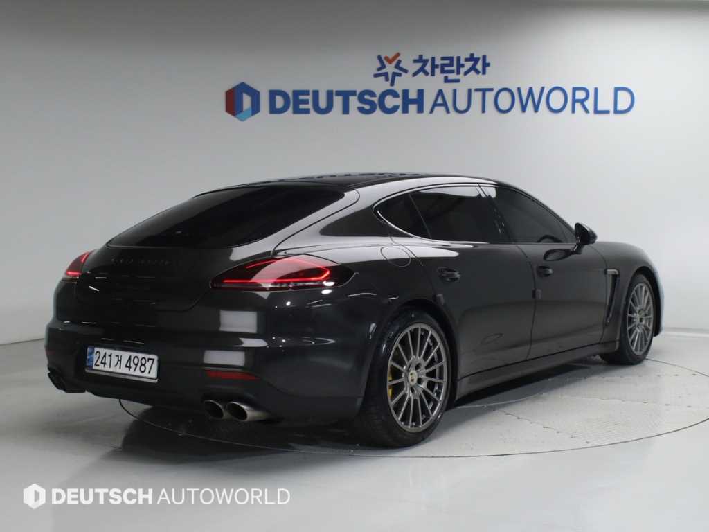 Porsche Panamera - Vista 2