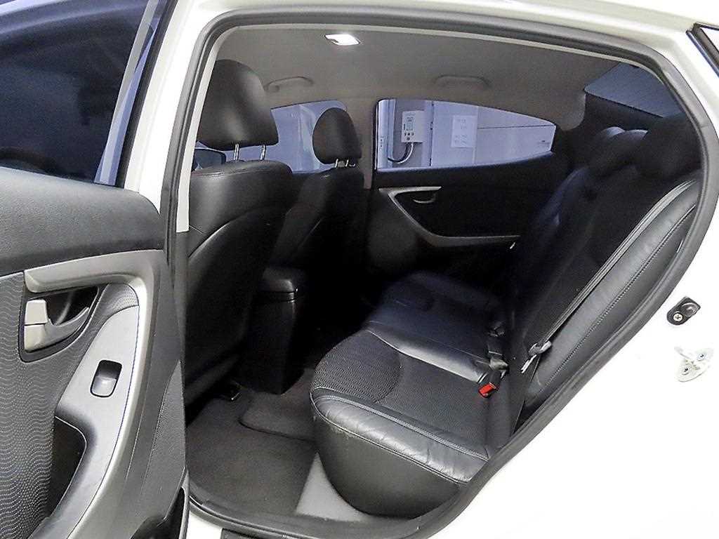 HYUNDAI Avante - Vista 6
