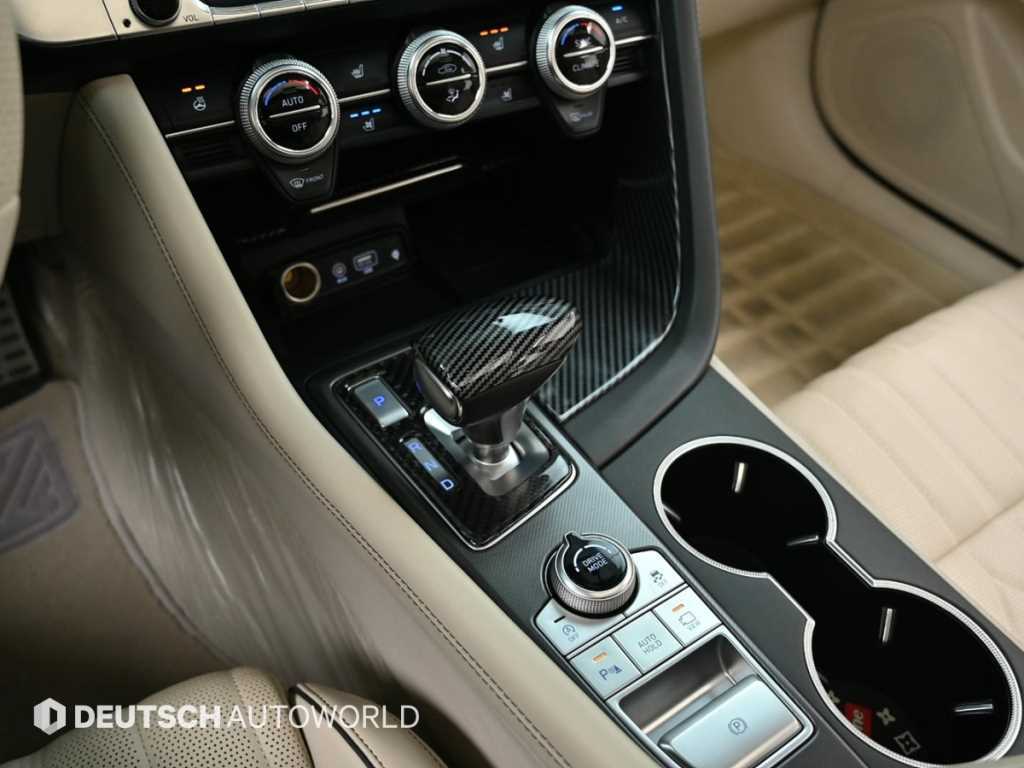 Genesis G70 - Vista 8
