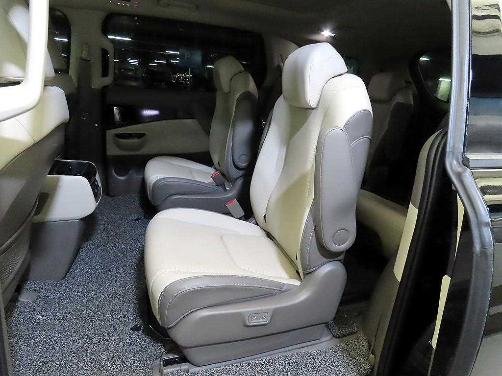 KIA Carnival - Vista 7