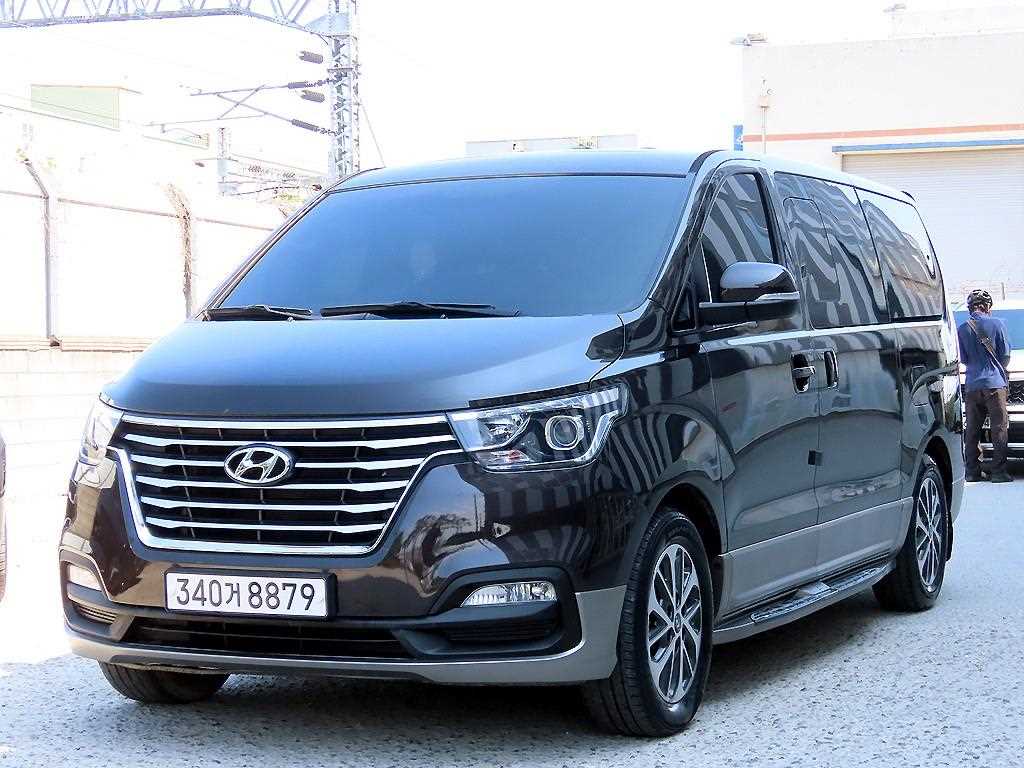 HYUNDAI Starex - Vista 2