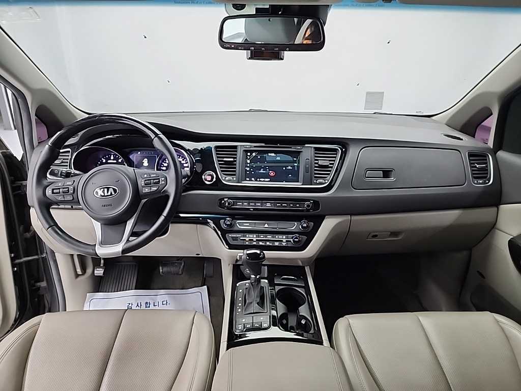 KIA Carnival - Vista 7