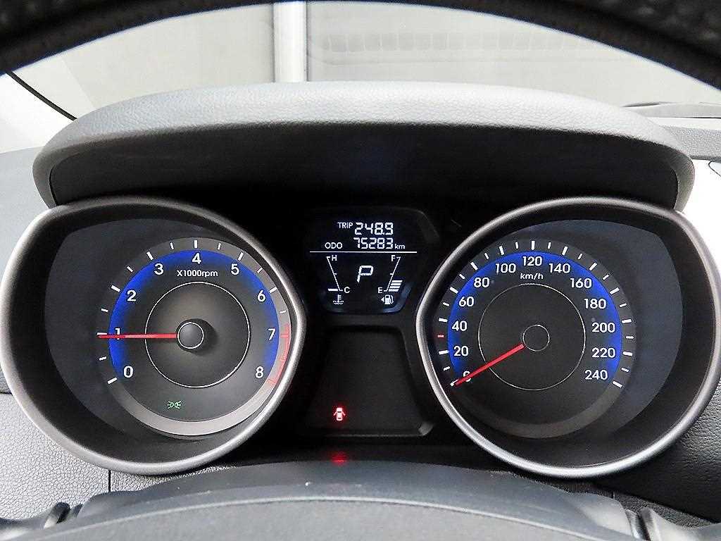 HYUNDAI Avante - Vista 8