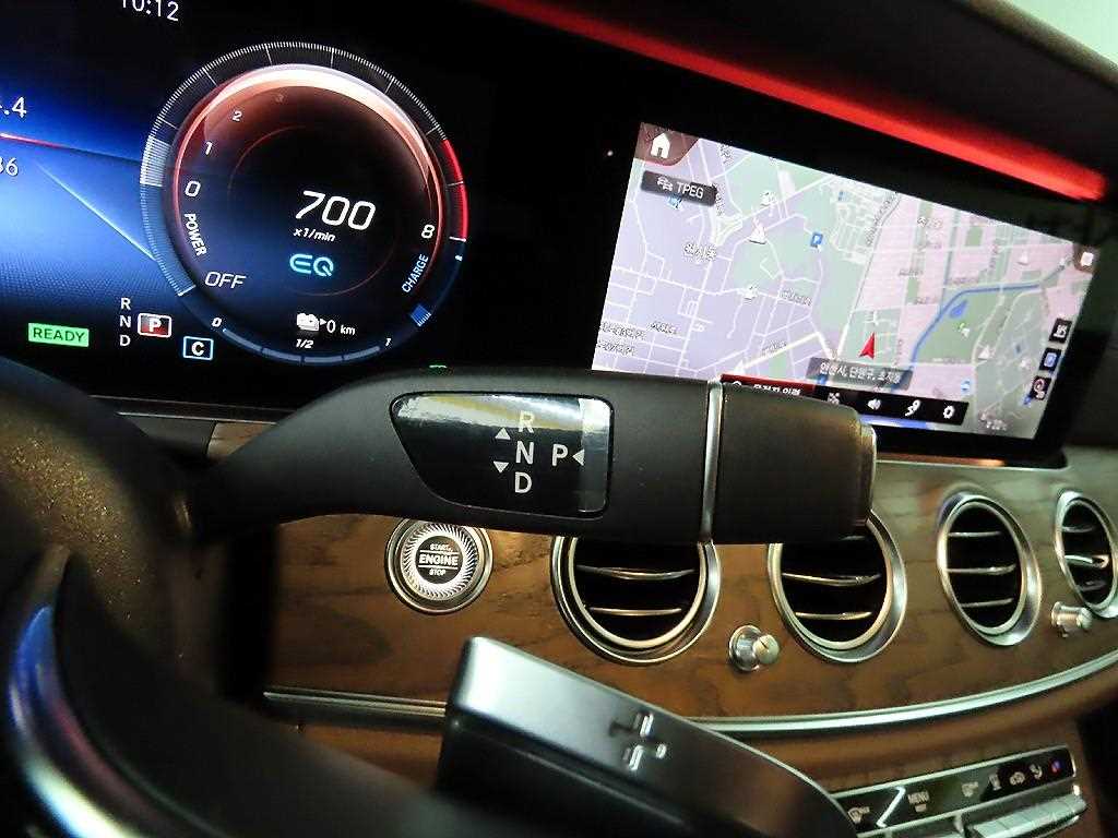 Mercedes Benz E class - Vista 10