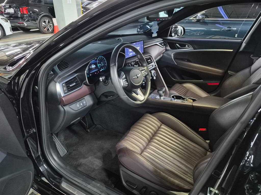 Genesis G70 - Vista 8