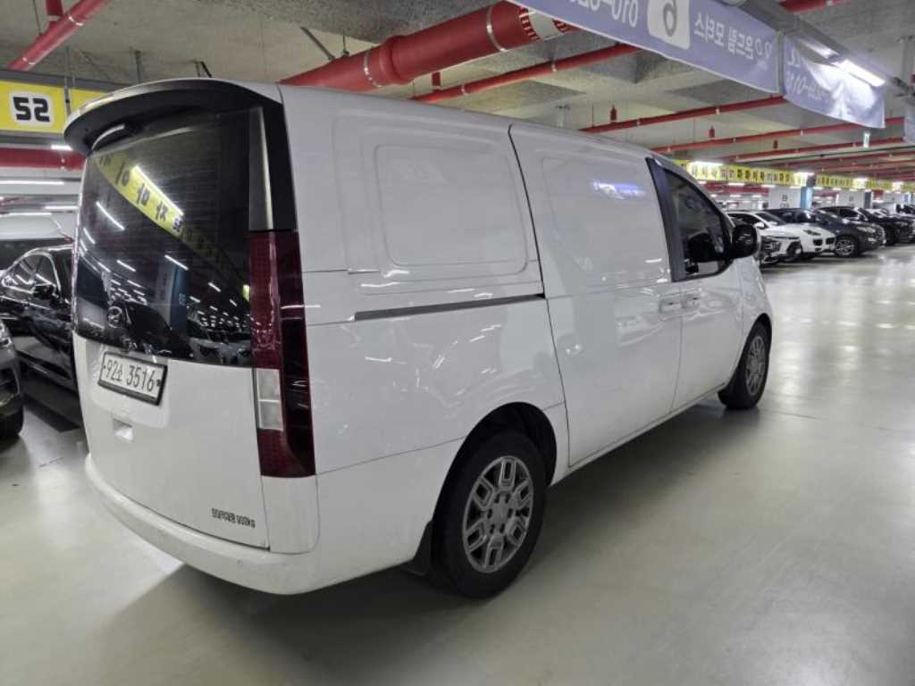HYUNDAI Staria - Vista 4
