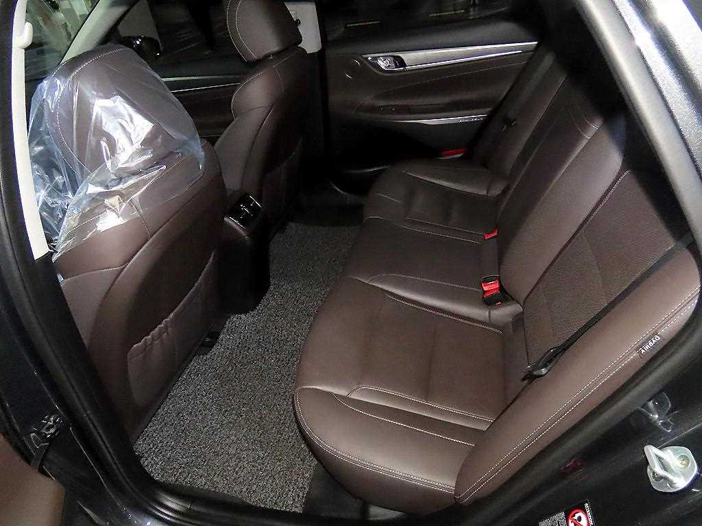 HYUNDAI Grandeur - Vista 7