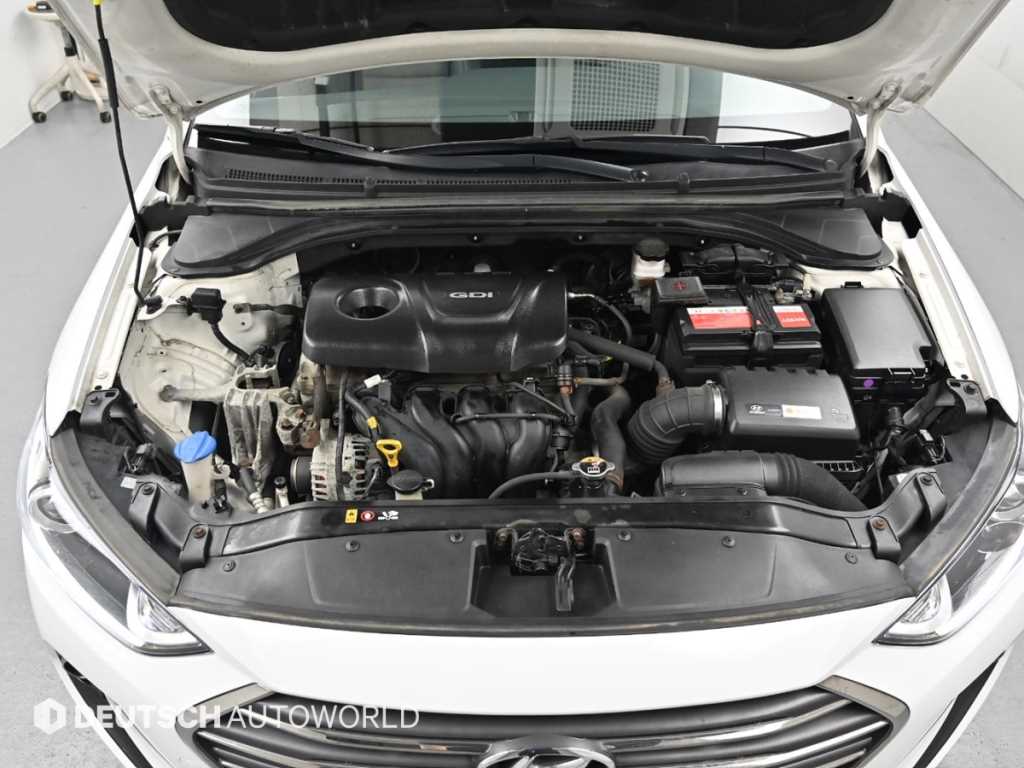 HYUNDAI Avante - Vista 7