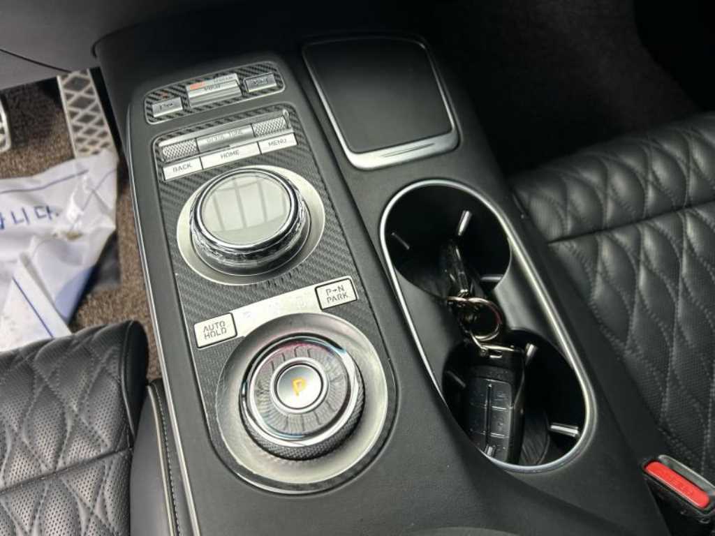 Genesis GV70 - Vista 10