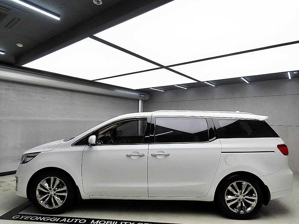 KIA Carnival - Vista 4