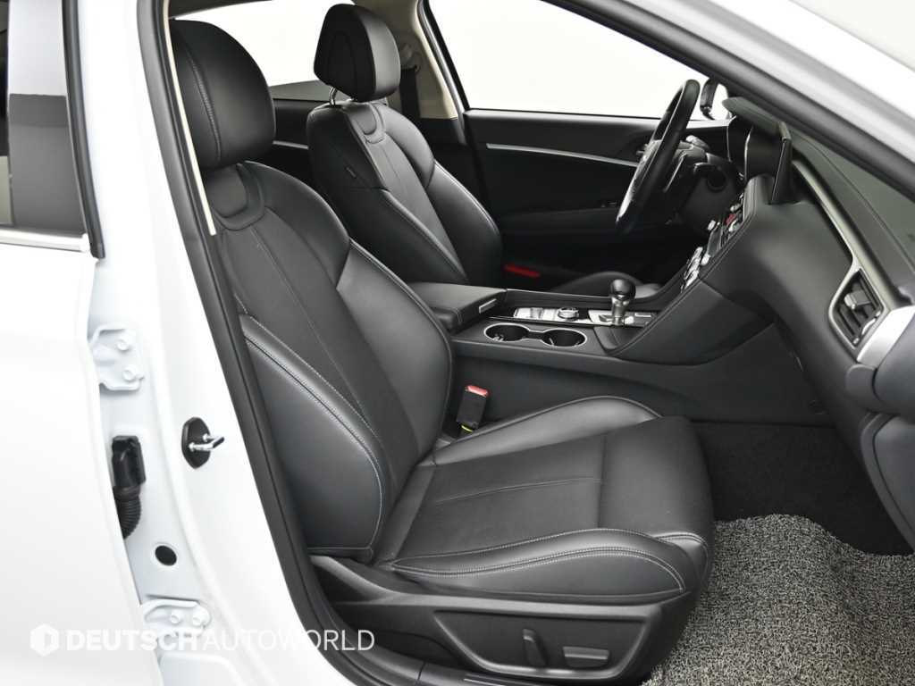 Genesis G70 - Vista 12