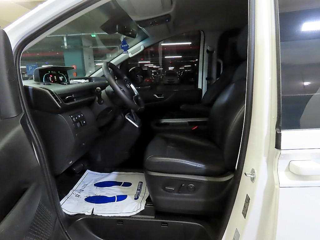 HYUNDAI Staria - Vista 6